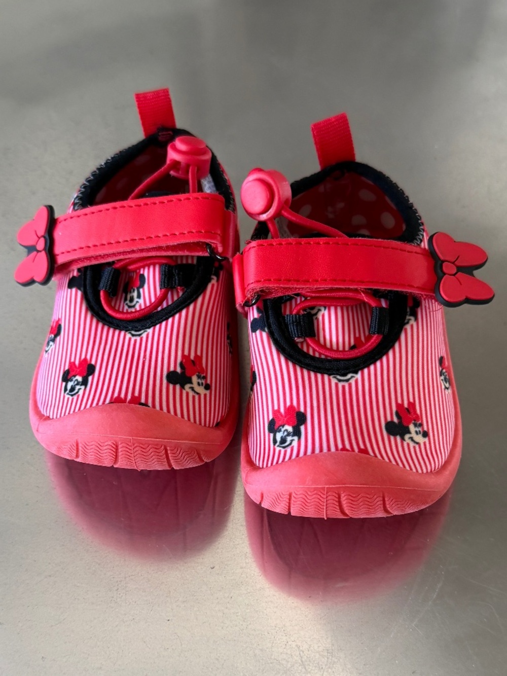TODDLER GIRLS SIZE 5/6 DISNEY MINNIE MOUSE WATER SHOES